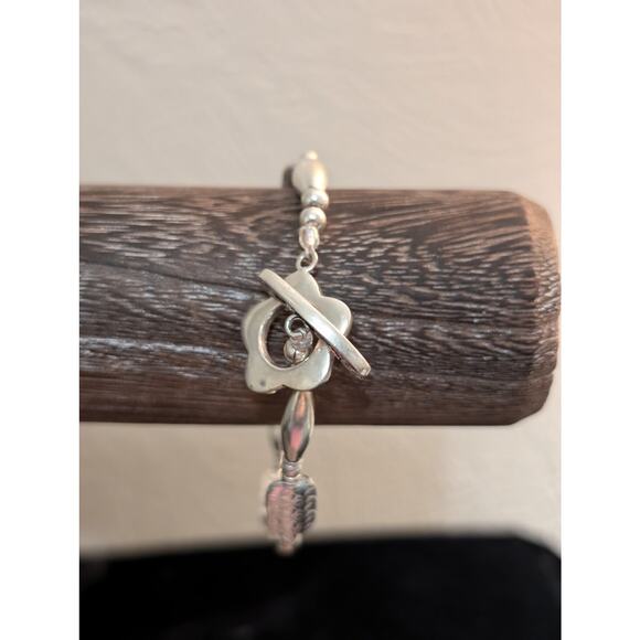 925 Sterling Silver Oval Textured Long Bicone Beaded Flower Toggle Bracelet - Picture 2 of 5